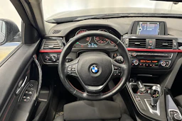 musta BMW 320 2014 kuva 13.