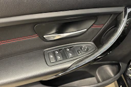 musta BMW 320 2014 kuva 14.