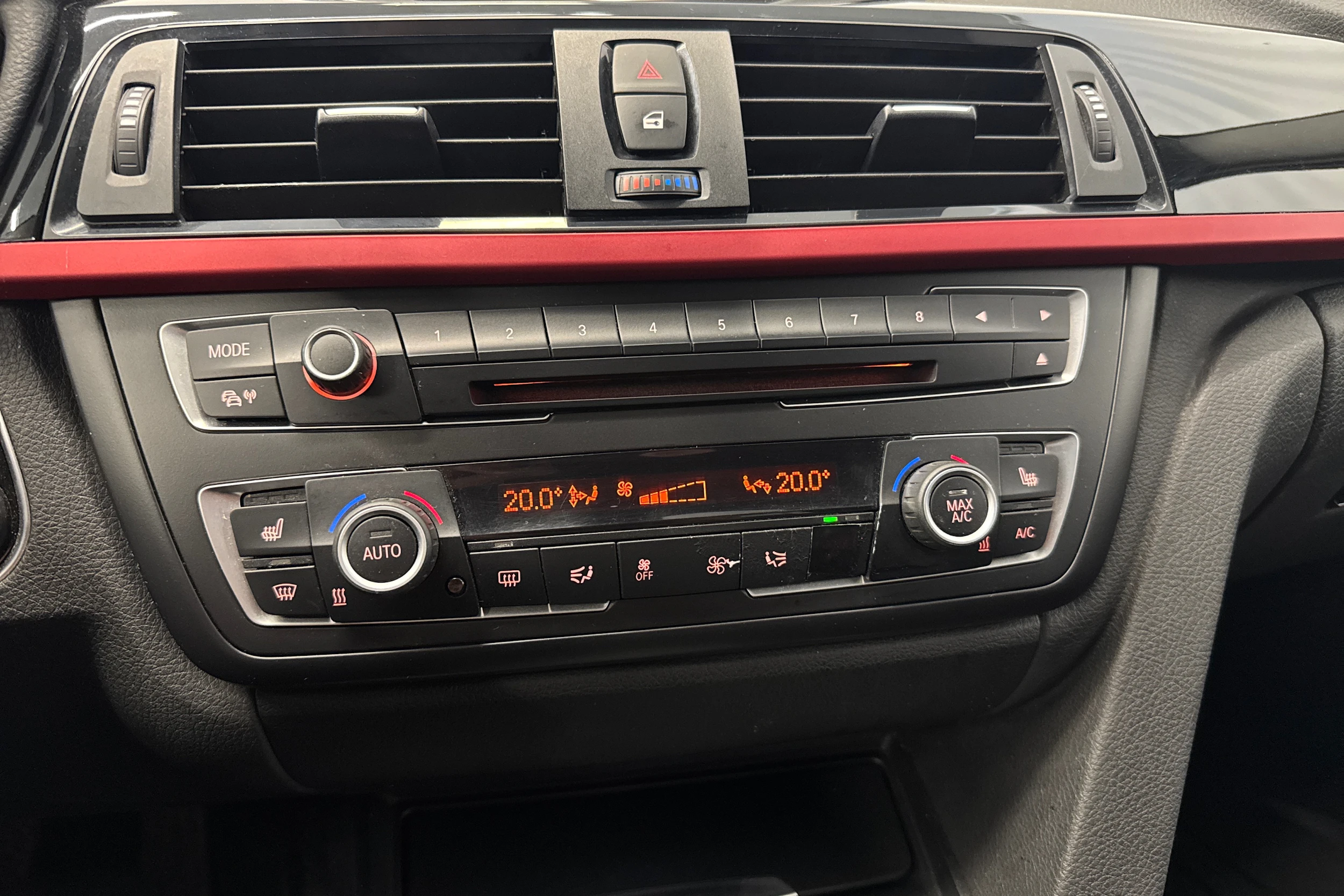 musta BMW 320 2014 kuva 17.