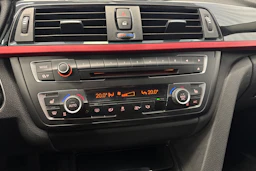 musta BMW 320 2014 kuva 17.