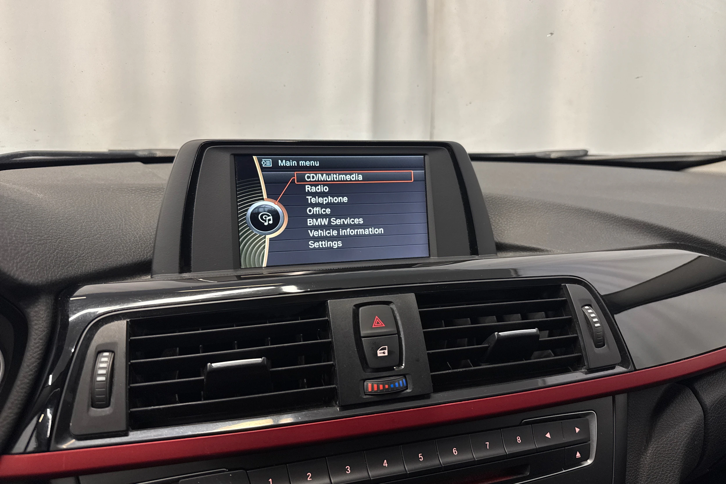 musta BMW 320 2014 kuva 18.