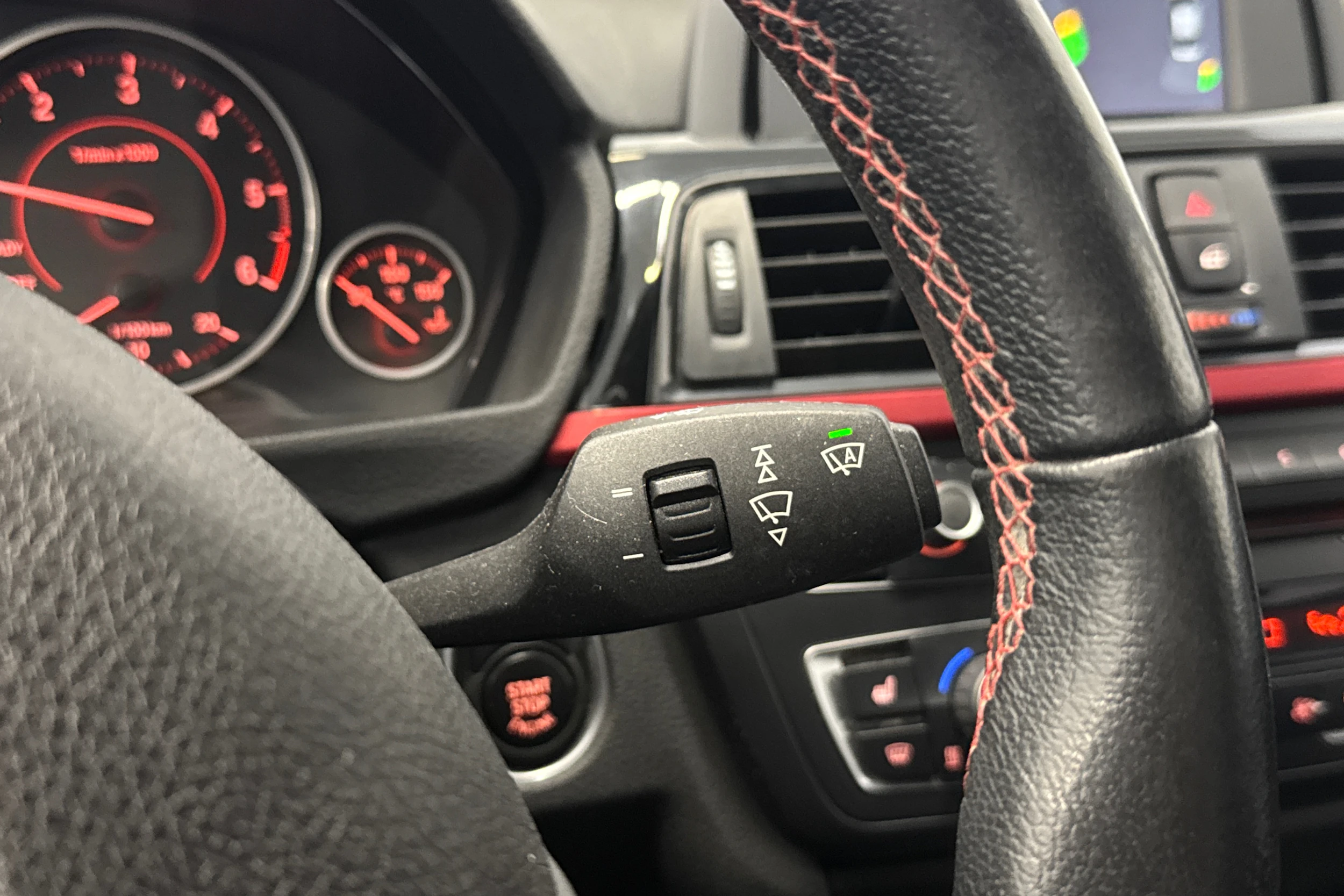 musta BMW 320 2014 kuva 21.