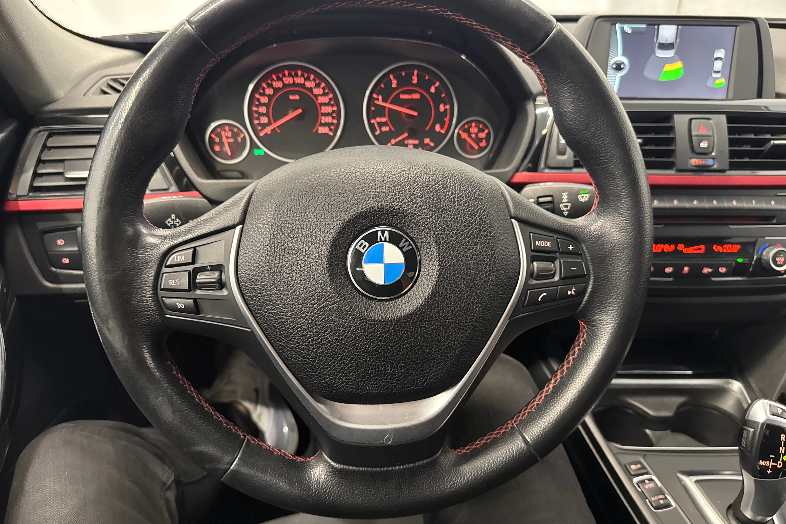 musta BMW 320 2014 kuva 23.