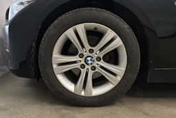 musta BMW 320 2014 kuva 25.