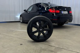 musta BMW 320 2014 kuva 26.