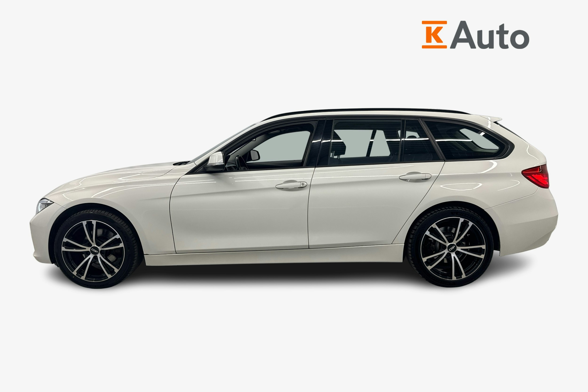valkoinen BMW 320 2015 kuva 5.