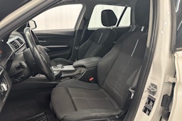 valkoinen BMW 320 2015 kuva 7.