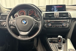 valkoinen BMW 320 2015 kuva 8.