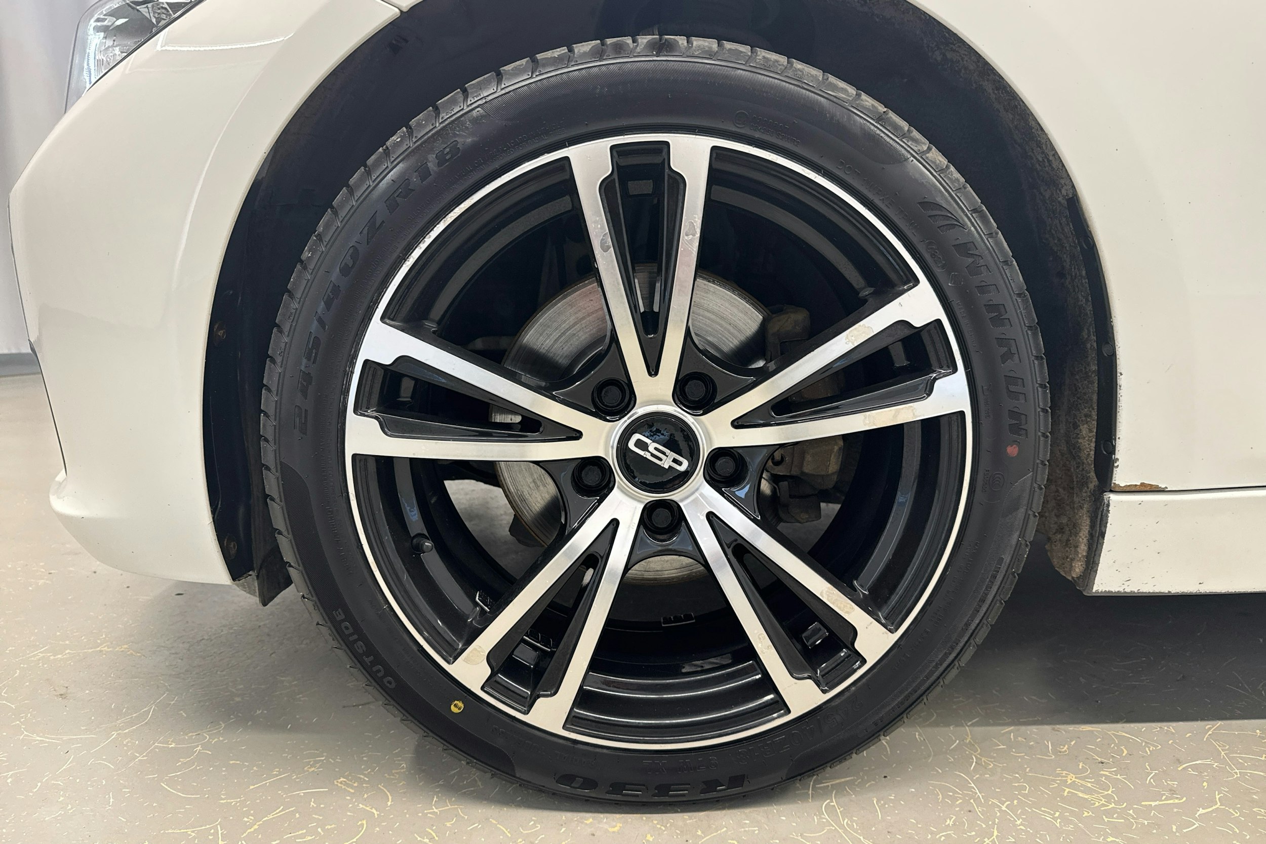 valkoinen BMW 320 2015 kuva 9.