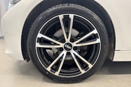 valkoinen BMW 320 2015 kuva 9.