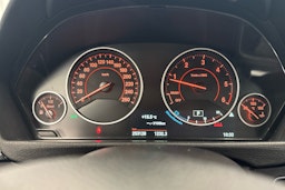 valkoinen BMW 320 2015 kuva 13.