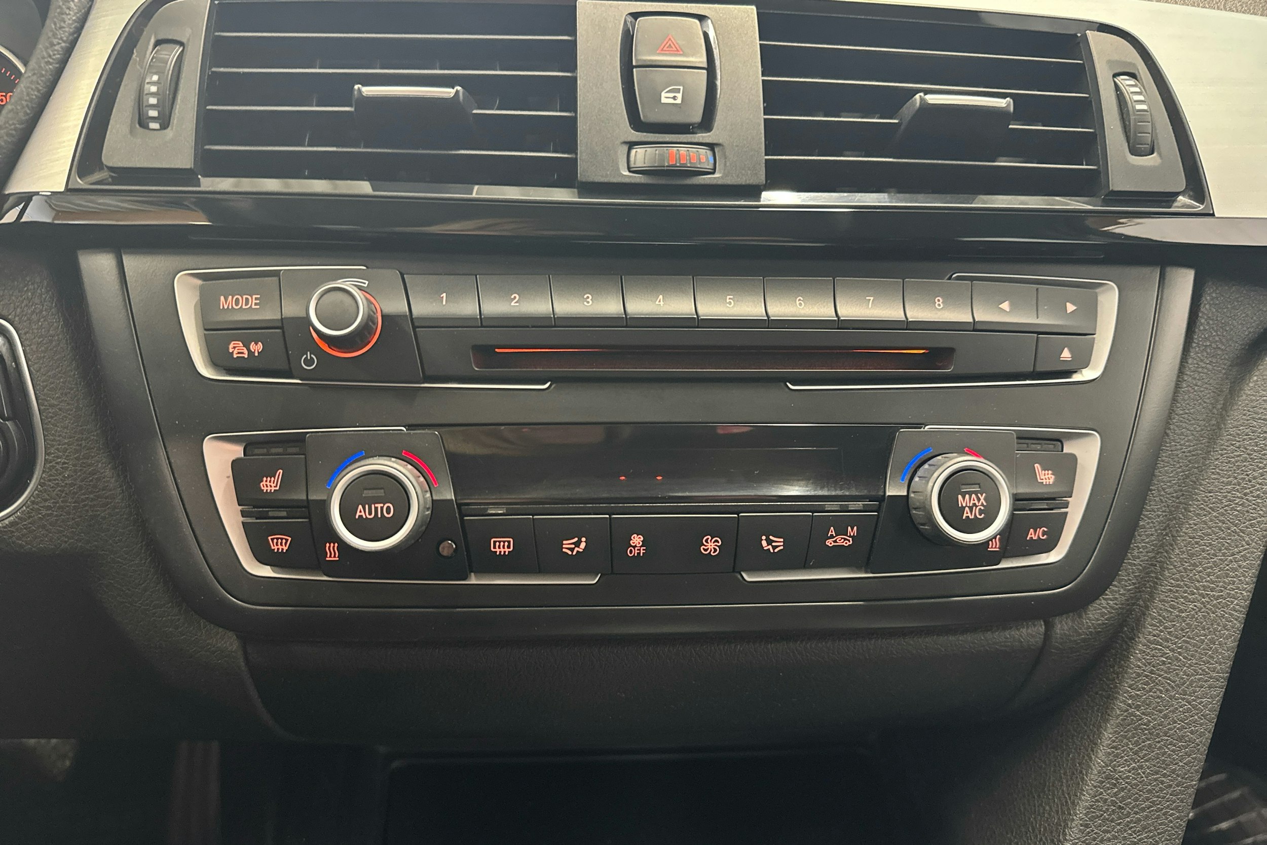 valkoinen BMW 320 2015 kuva 18.