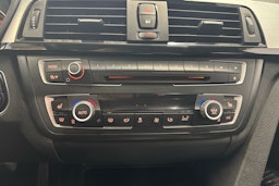 valkoinen BMW 320 2015 kuva 18.