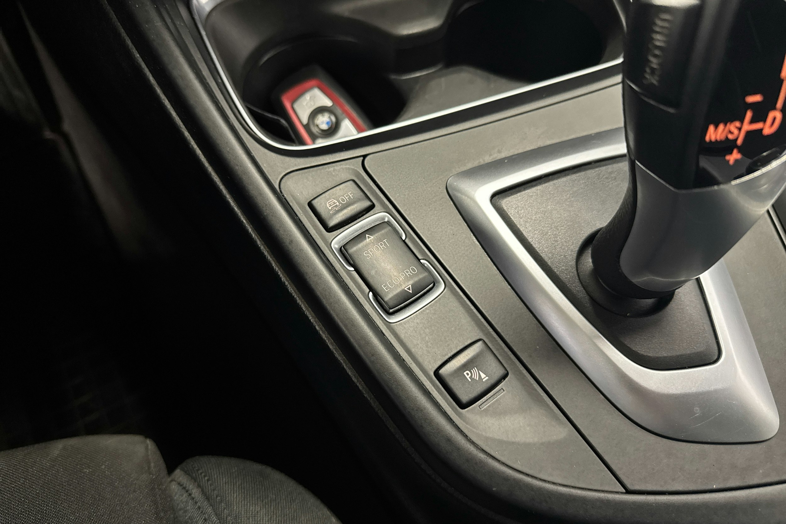 valkoinen BMW 320 2015 kuva 20.