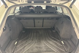 valkoinen BMW 320 2015 kuva 24.