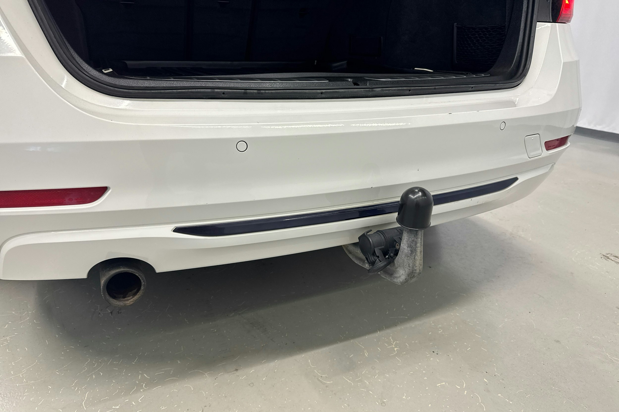 valkoinen BMW 320 2015 kuva 26.