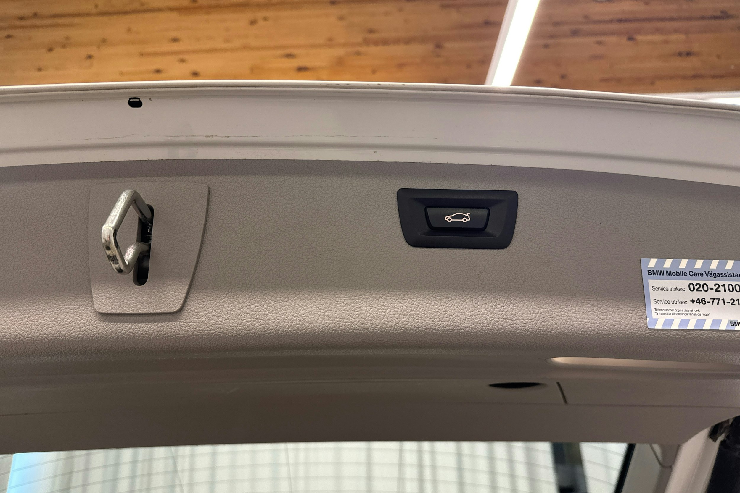 valkoinen BMW 320 2015 kuva 27.
