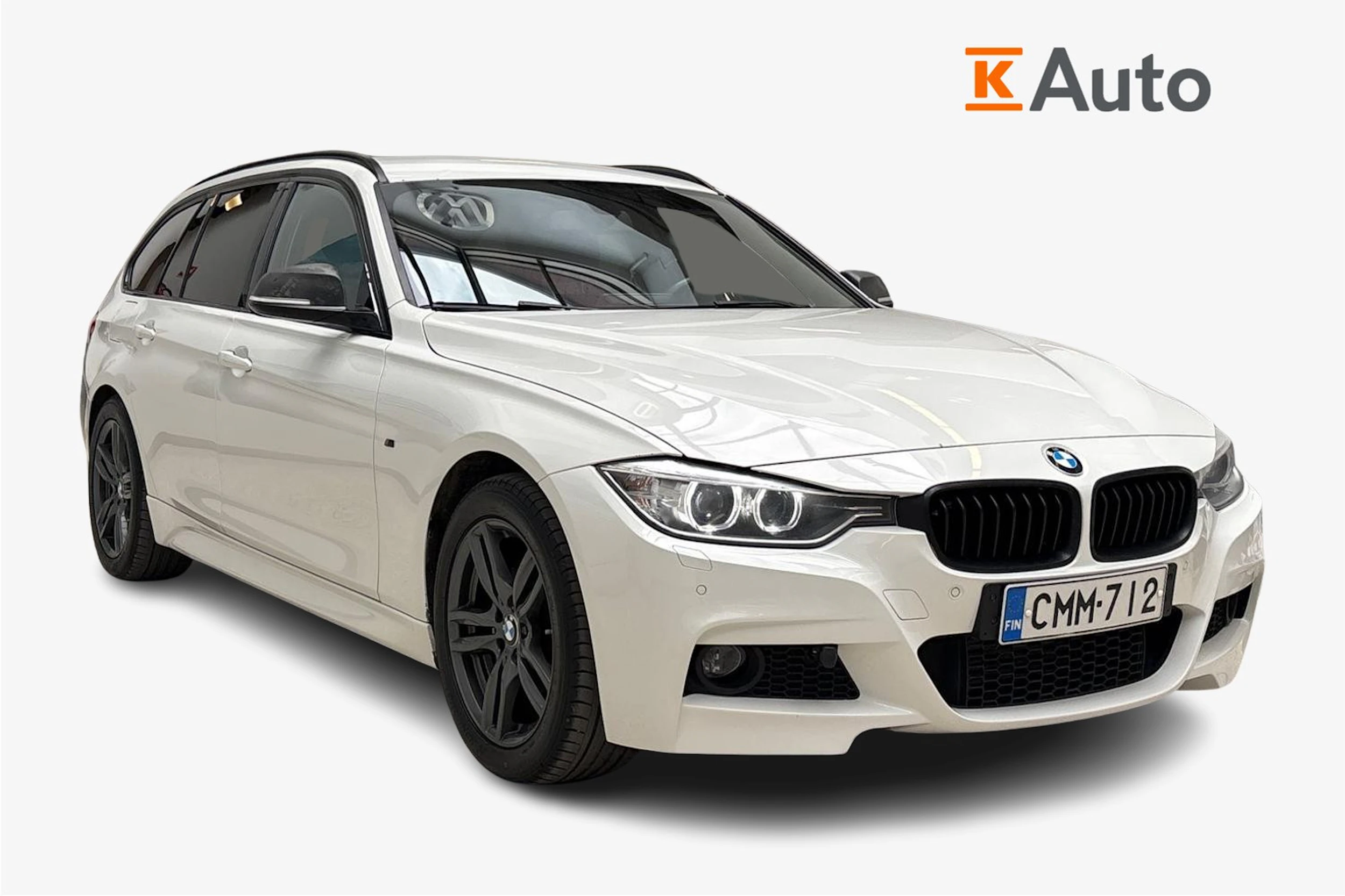 valkoinen BMW 320 2015 kuva 1.