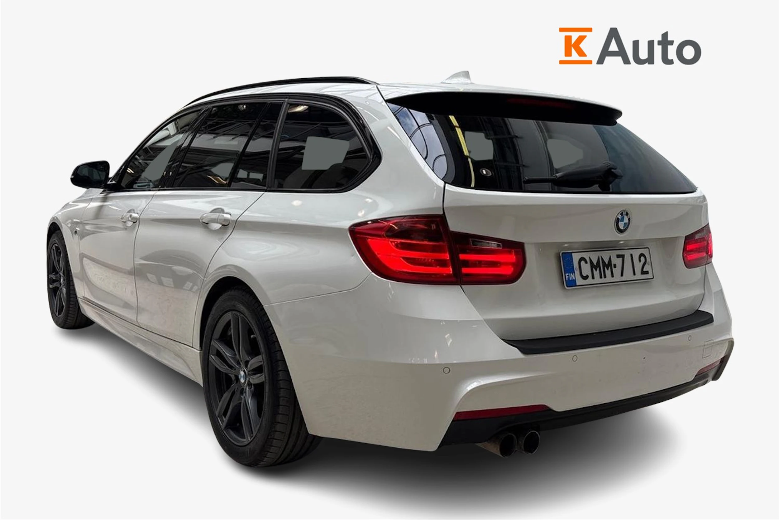 valkoinen BMW 320 2015 kuva 3.