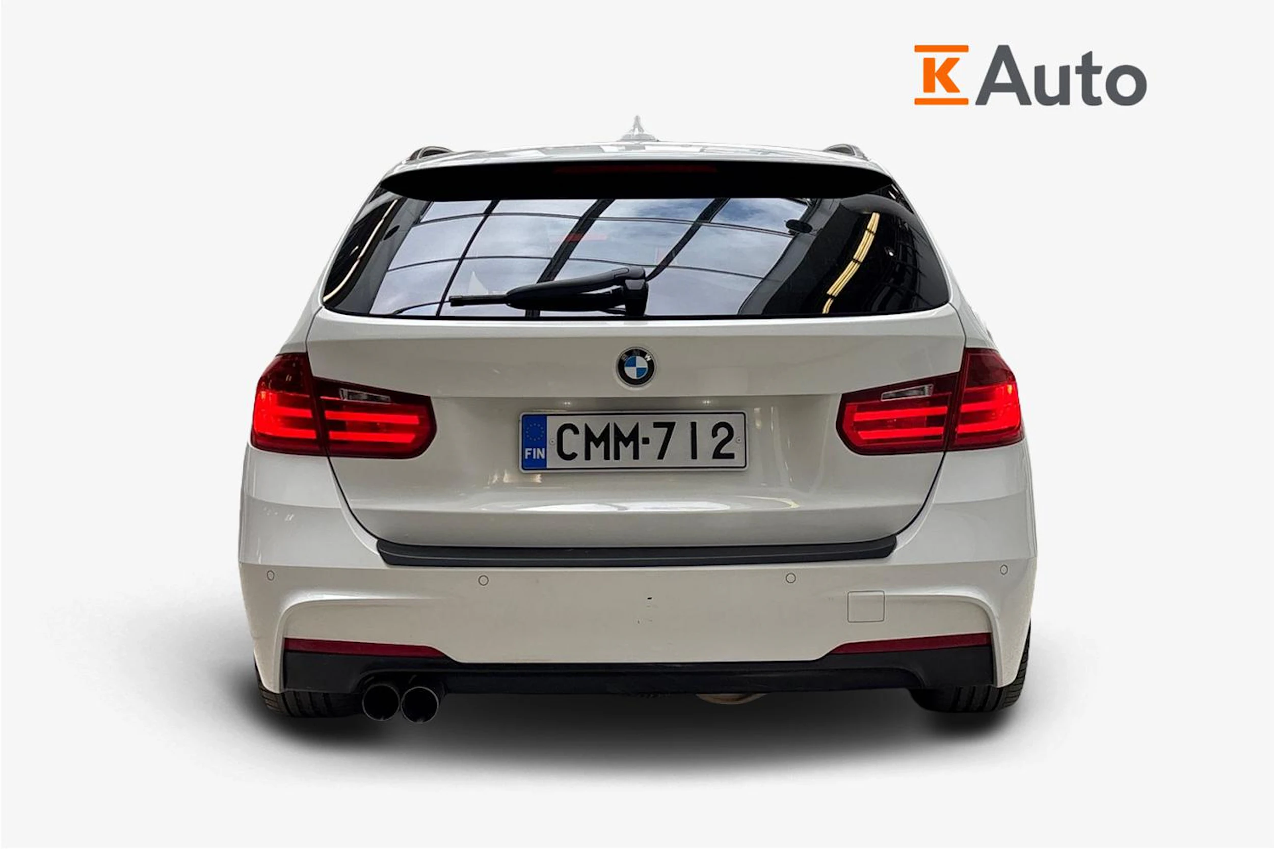 valkoinen BMW 320 2015 kuva 4.