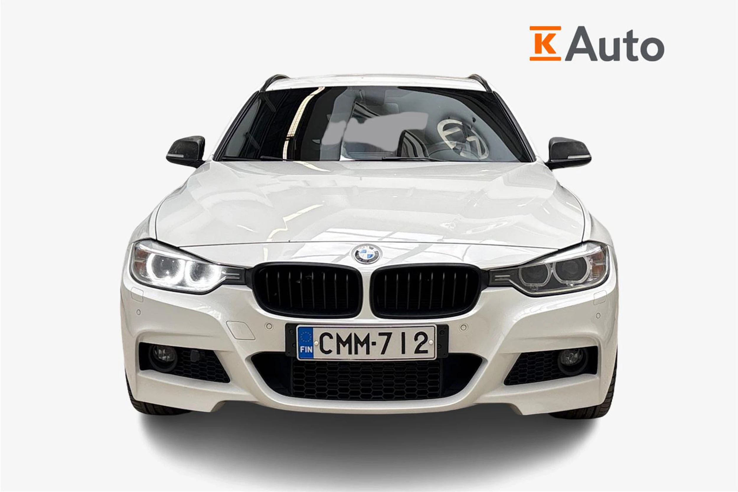 valkoinen BMW 320 2015 kuva 5.