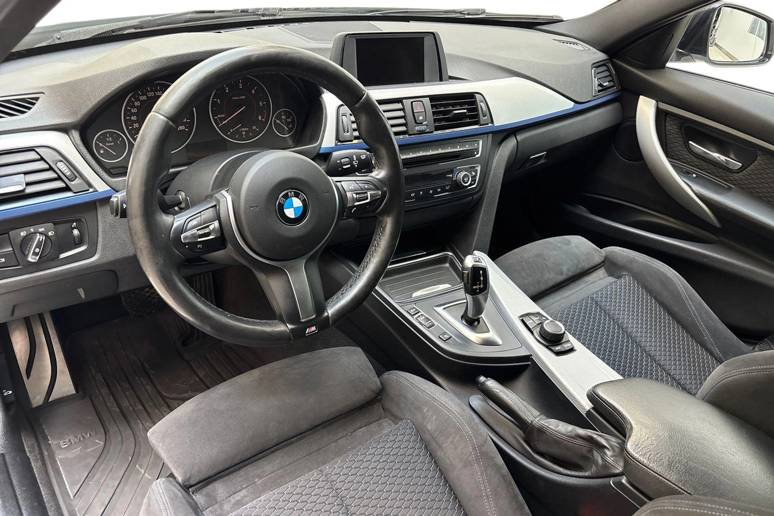 valkoinen BMW 320 2015 kuva 8.