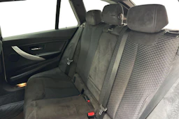 valkoinen BMW 320 2015 kuva 11.