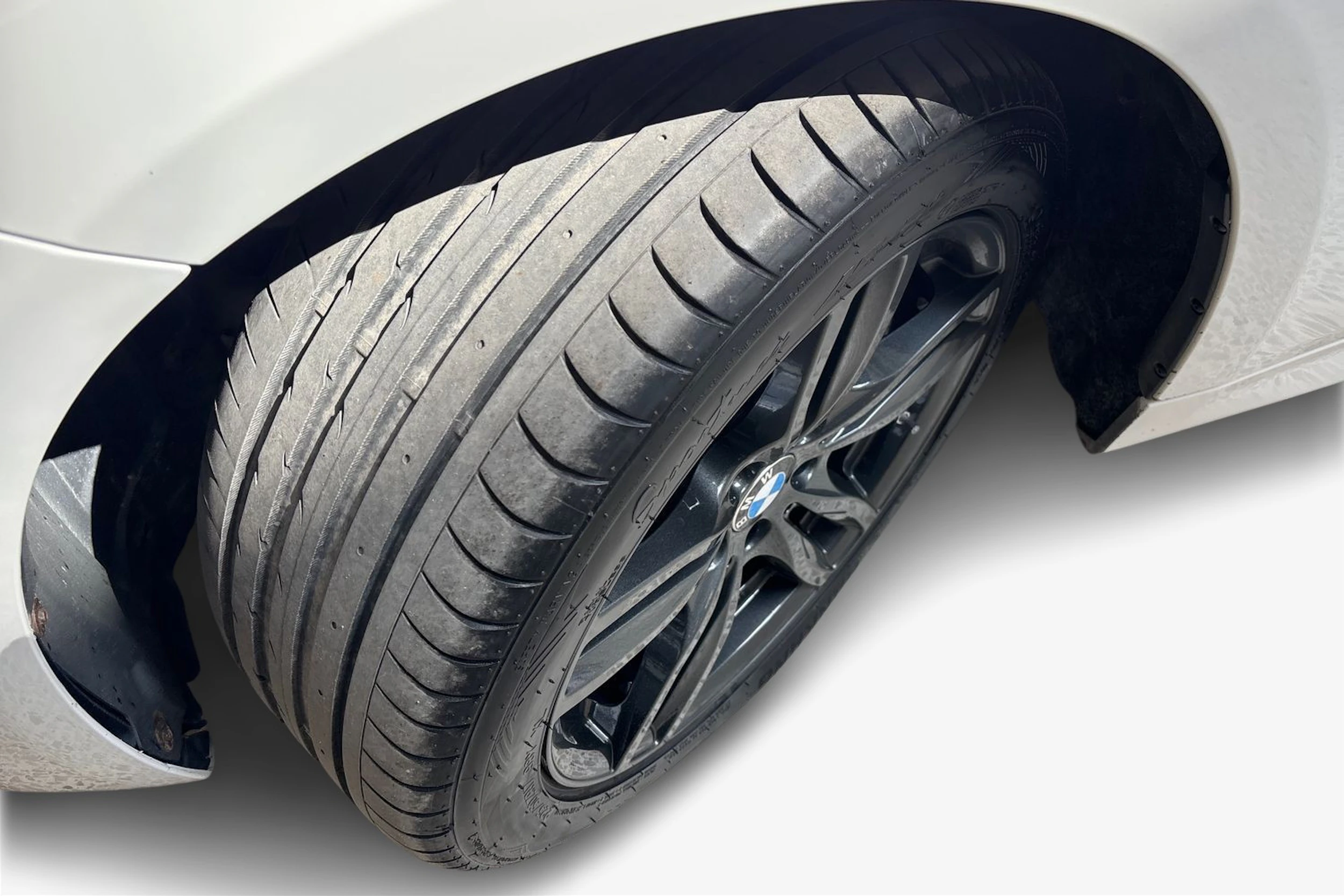 valkoinen BMW 320 2015 kuva 12.