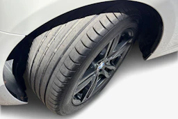 valkoinen BMW 320 2015 kuva 12.