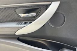 valkoinen BMW 320 2015 kuva 18.