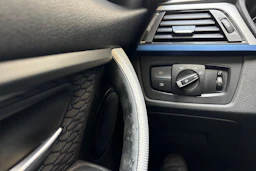 valkoinen BMW 320 2015 kuva 19.