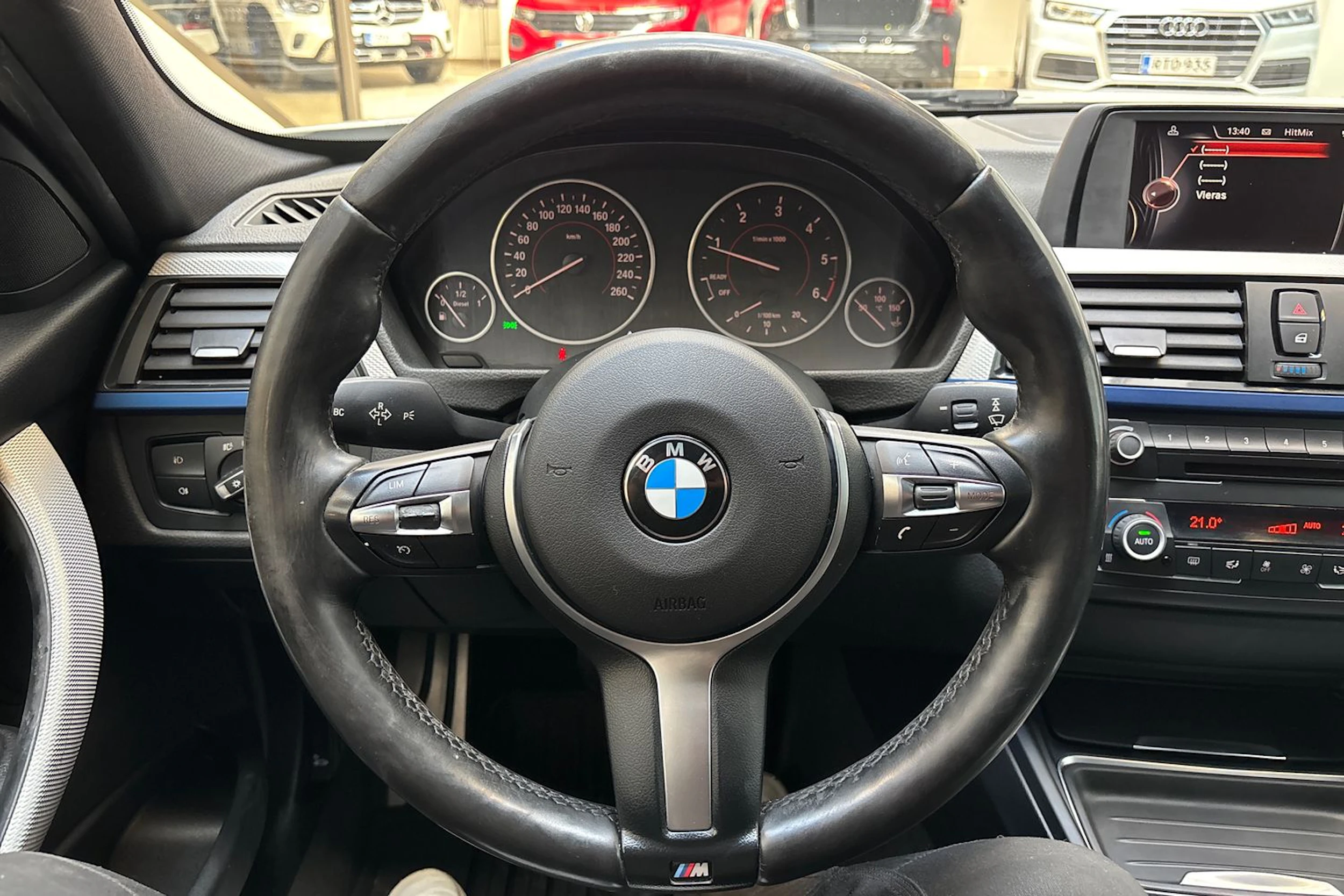 valkoinen BMW 320 2015 kuva 20.
