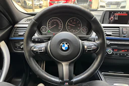 valkoinen BMW 320 2015 kuva 20.