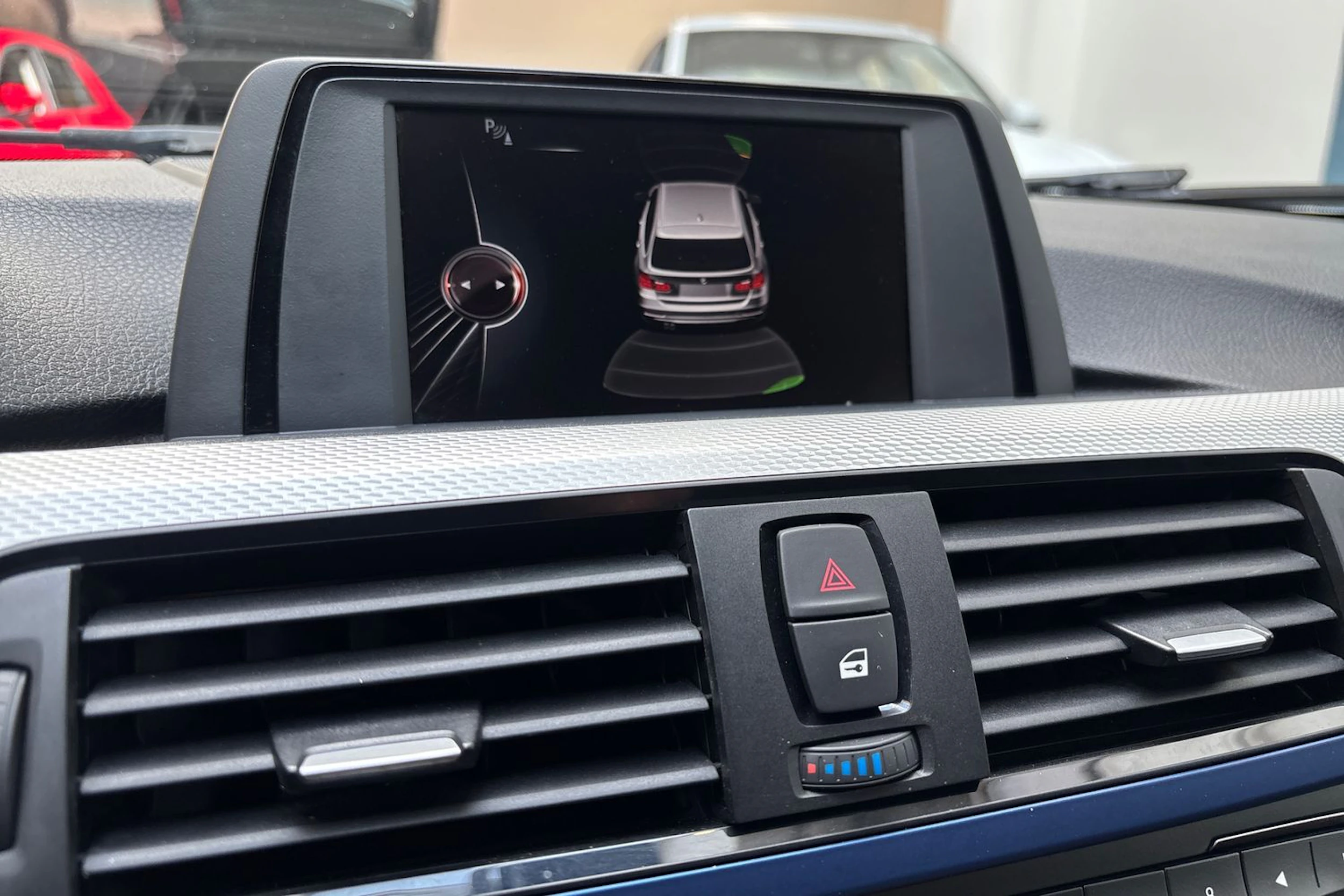 valkoinen BMW 320 2015 kuva 22.