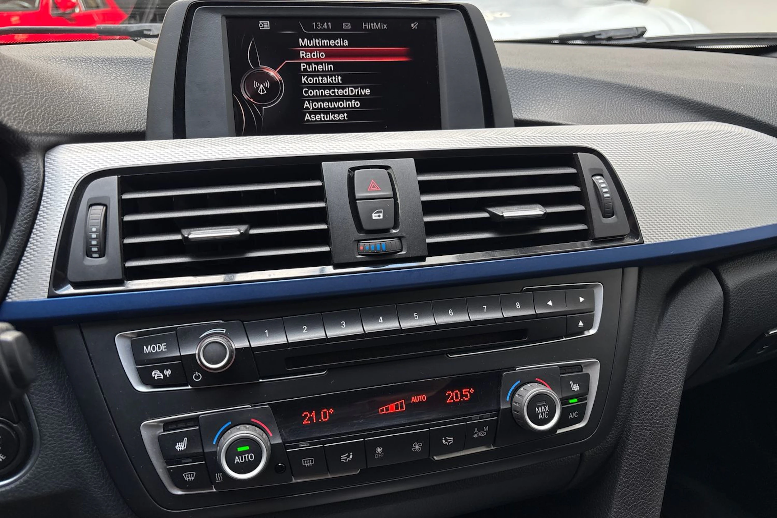 valkoinen BMW 320 2015 kuva 23.