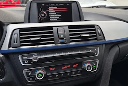 valkoinen BMW 320 2015 kuva 23.