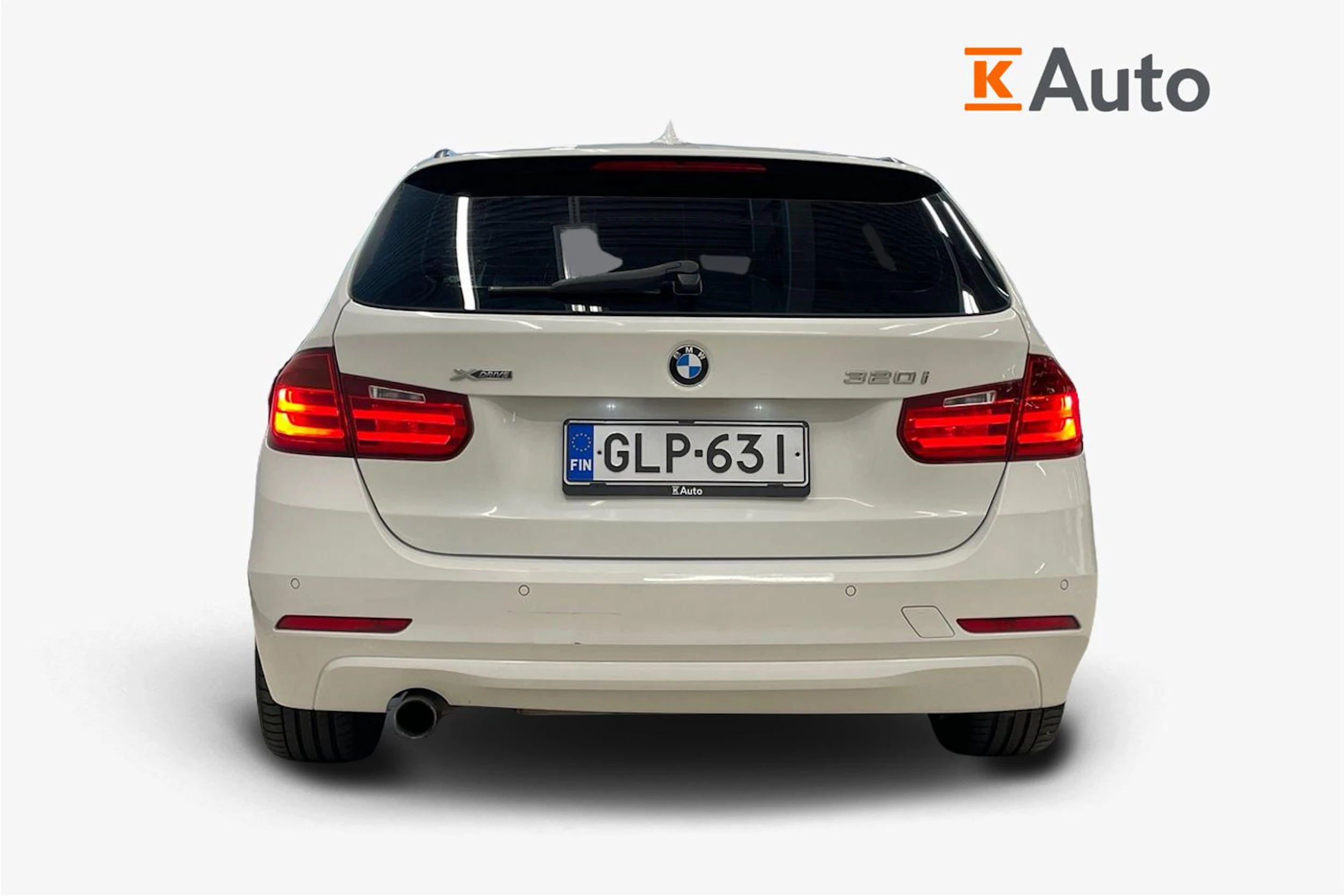Valkoinen BMW 320 2015 kuva 3.