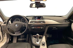 Valkoinen BMW 320 2015 kuva 7.