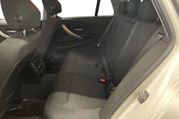 Valkoinen BMW 320 2015 kuva 8.