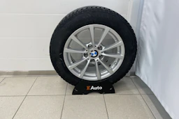 Valkoinen BMW 320 2015 kuva 19.