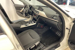 Valkoinen BMW 320 2015 kuva 21.