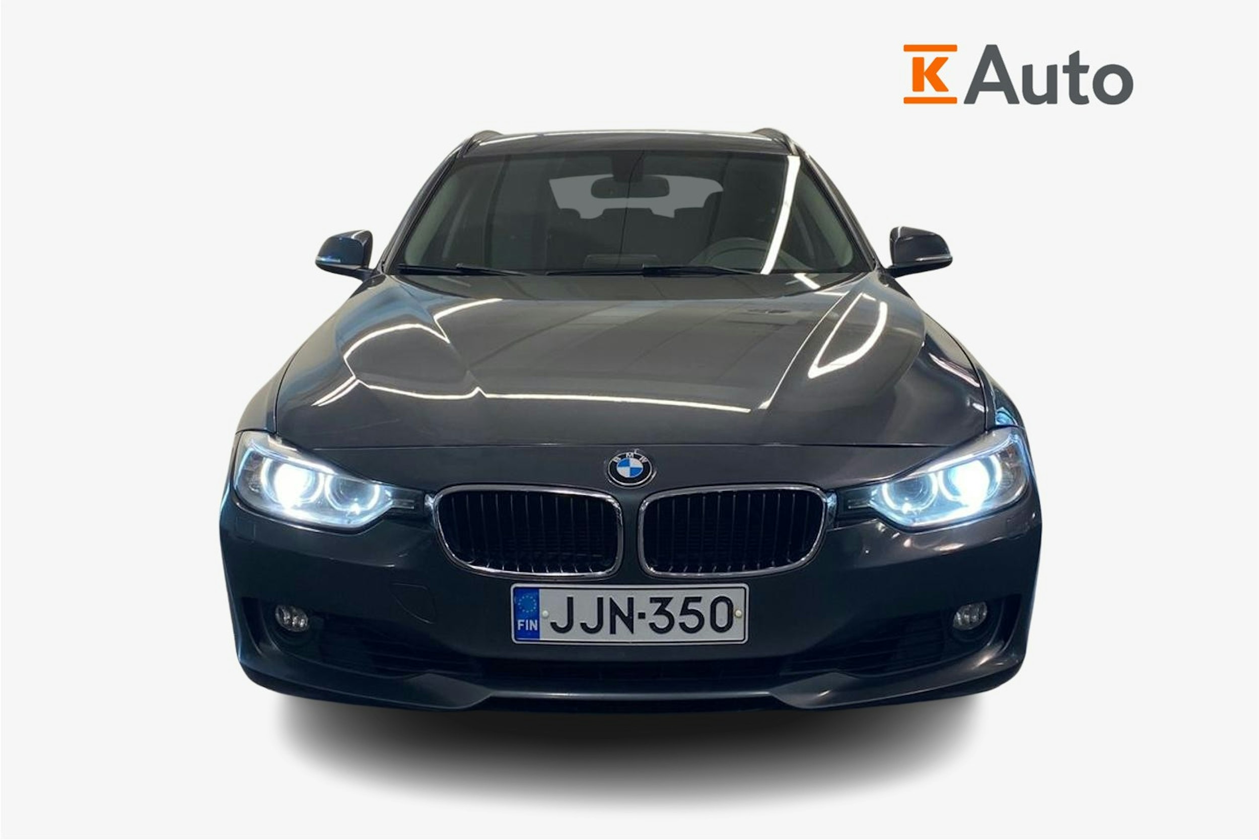 Harmaa BMW 320 2015 kuva 5.
