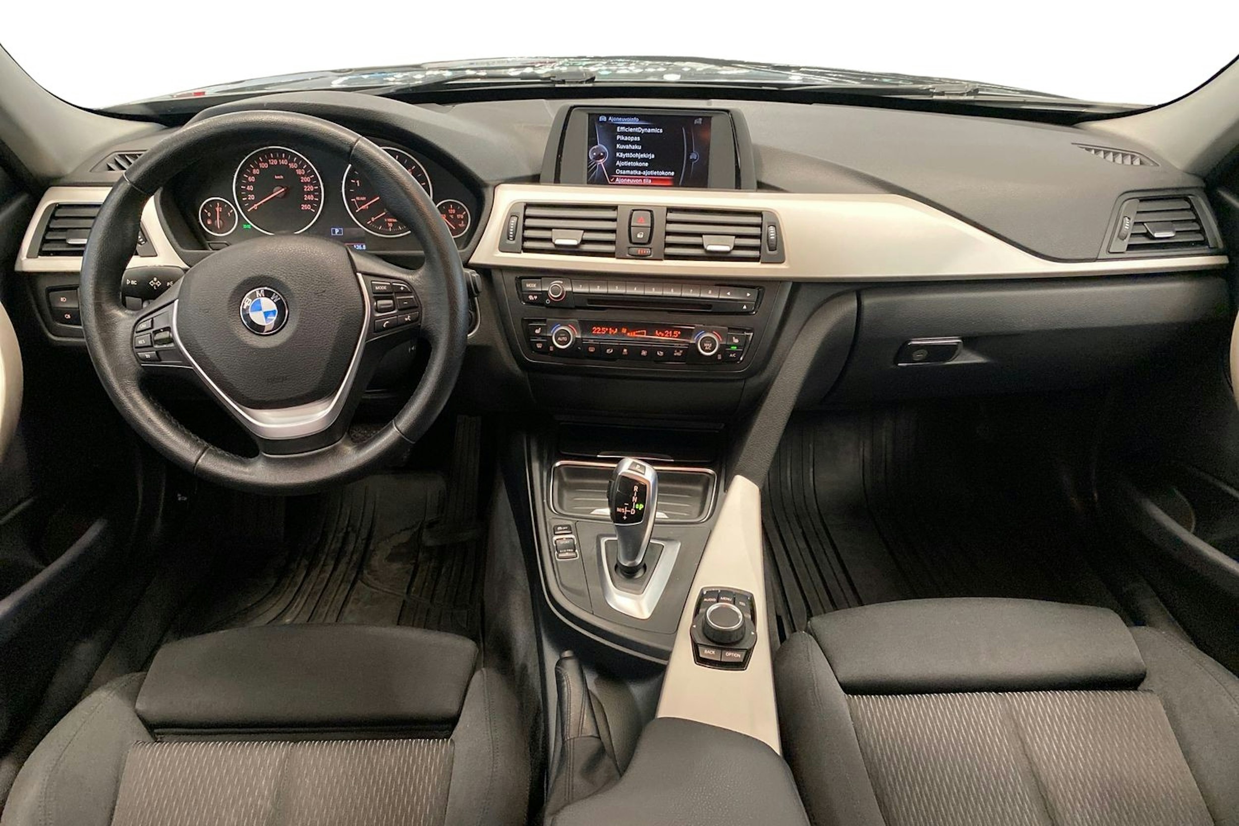 Harmaa BMW 320 2015 kuva 9.