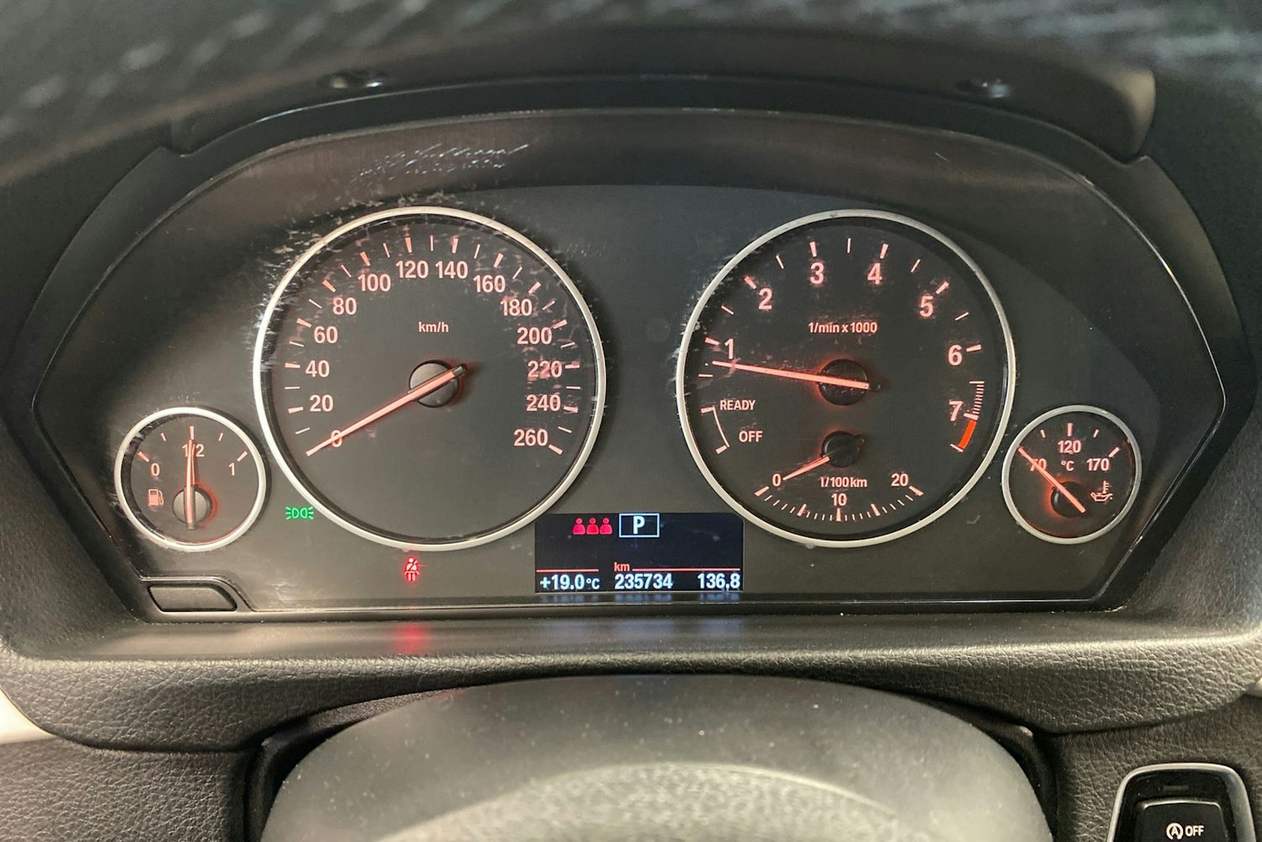 Harmaa BMW 320 2015 kuva 14.