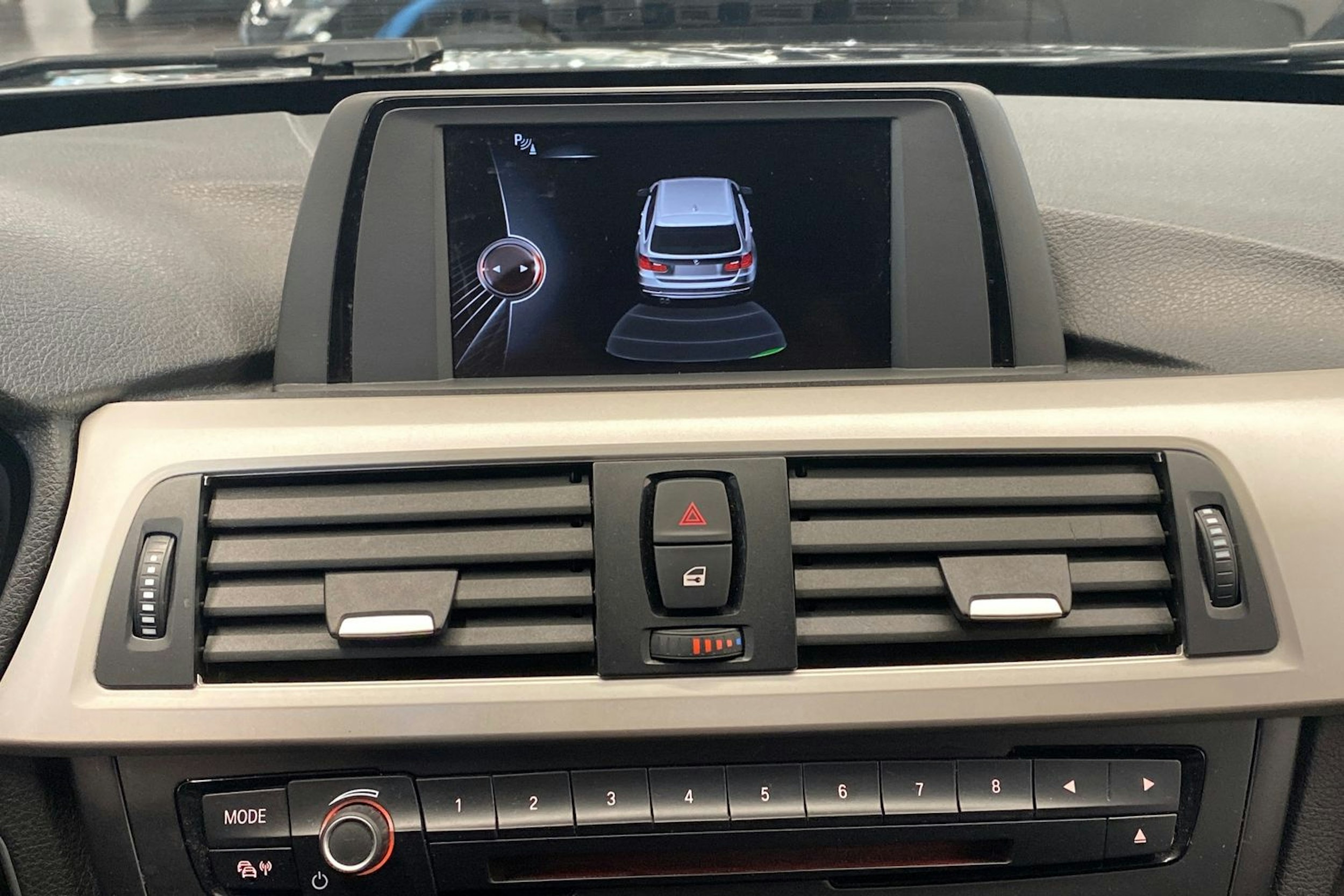 Harmaa BMW 320 2015 kuva 15.