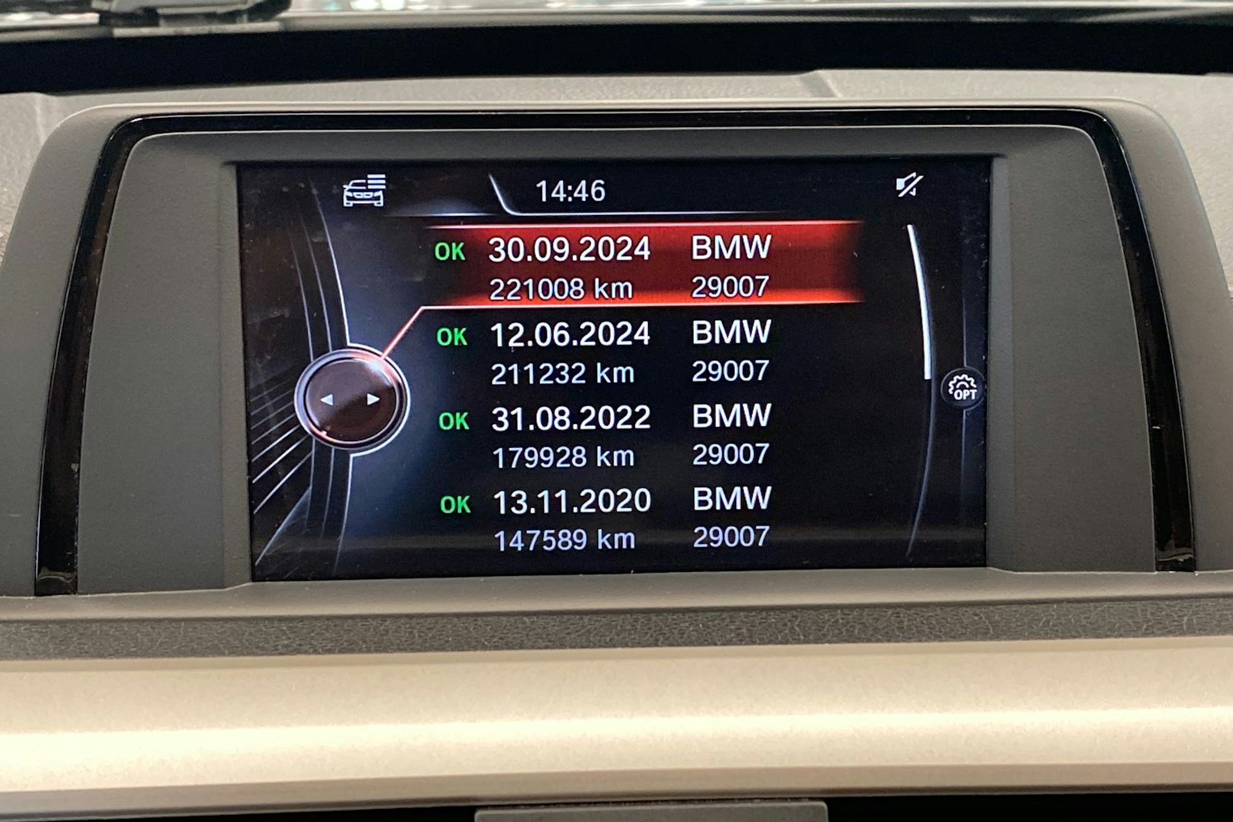 Harmaa BMW 320 2015 kuva 19.