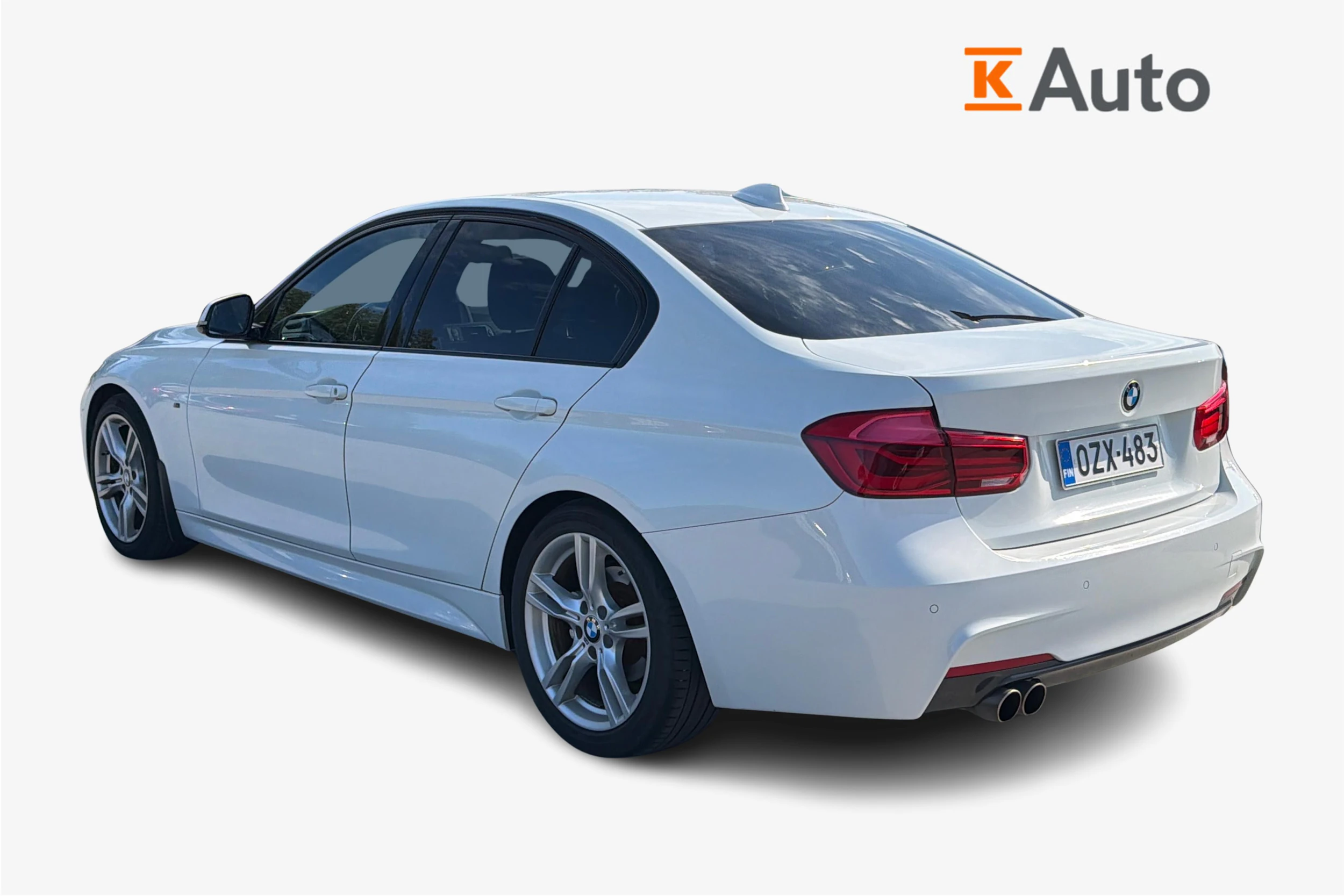 Valkoinen BMW 320 2016 kuva 2.