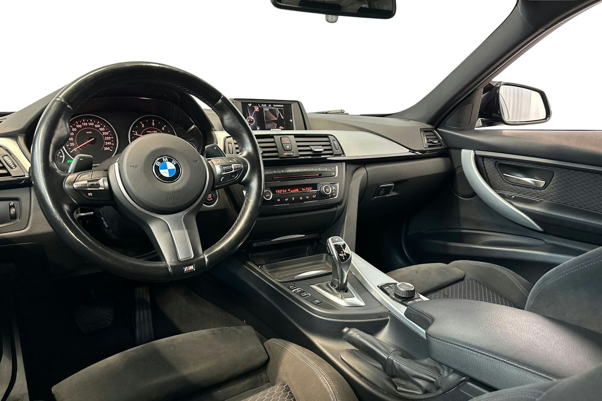 musta BMW 320 2015 kuva 7.