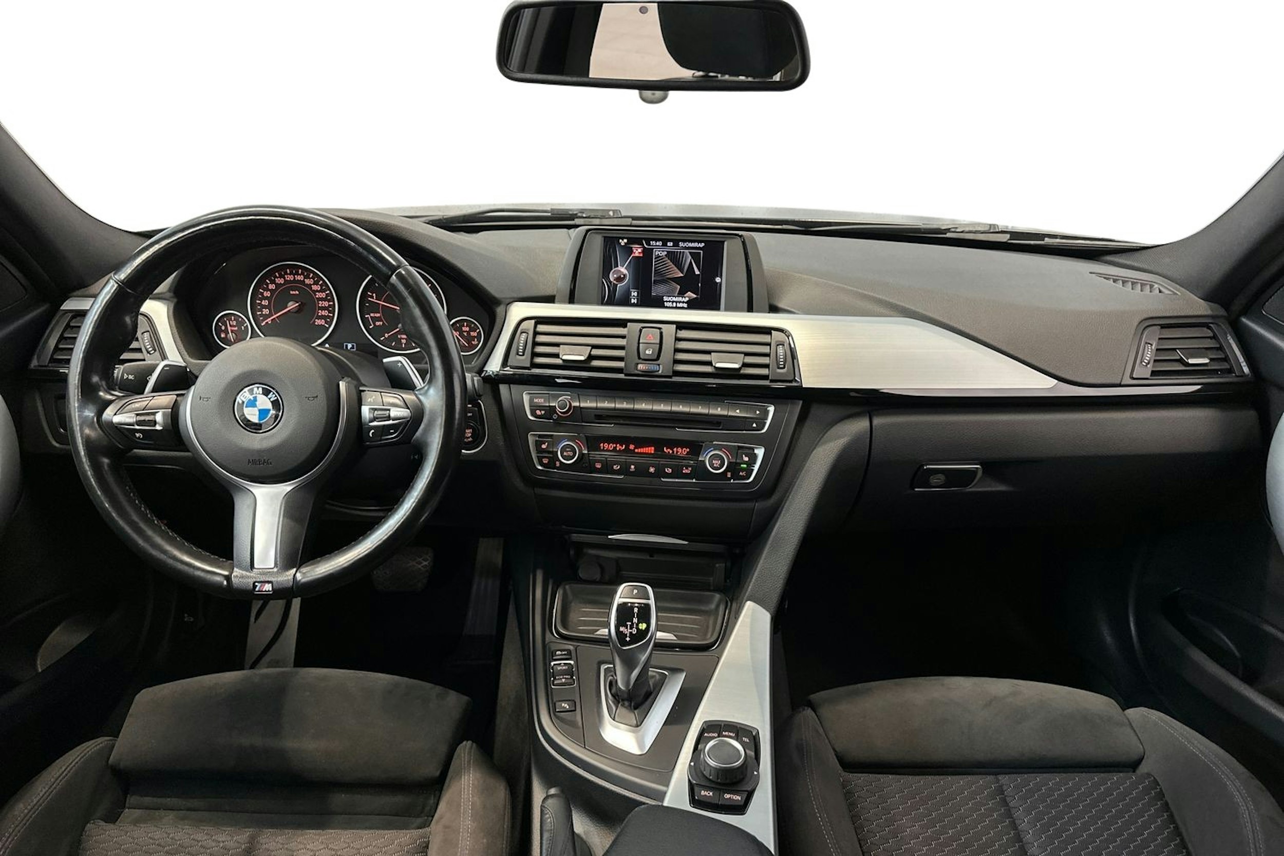 musta BMW 320 2015 kuva 9.