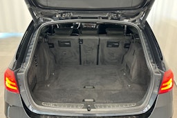 musta BMW 320 2015 kuva 12.